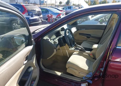 2010 Honda Accord 2.4 Lx z USA, uszkodzony, nr VIN 1HGCP2F35AA042652